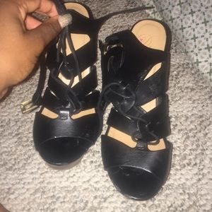 Black and natural wedges